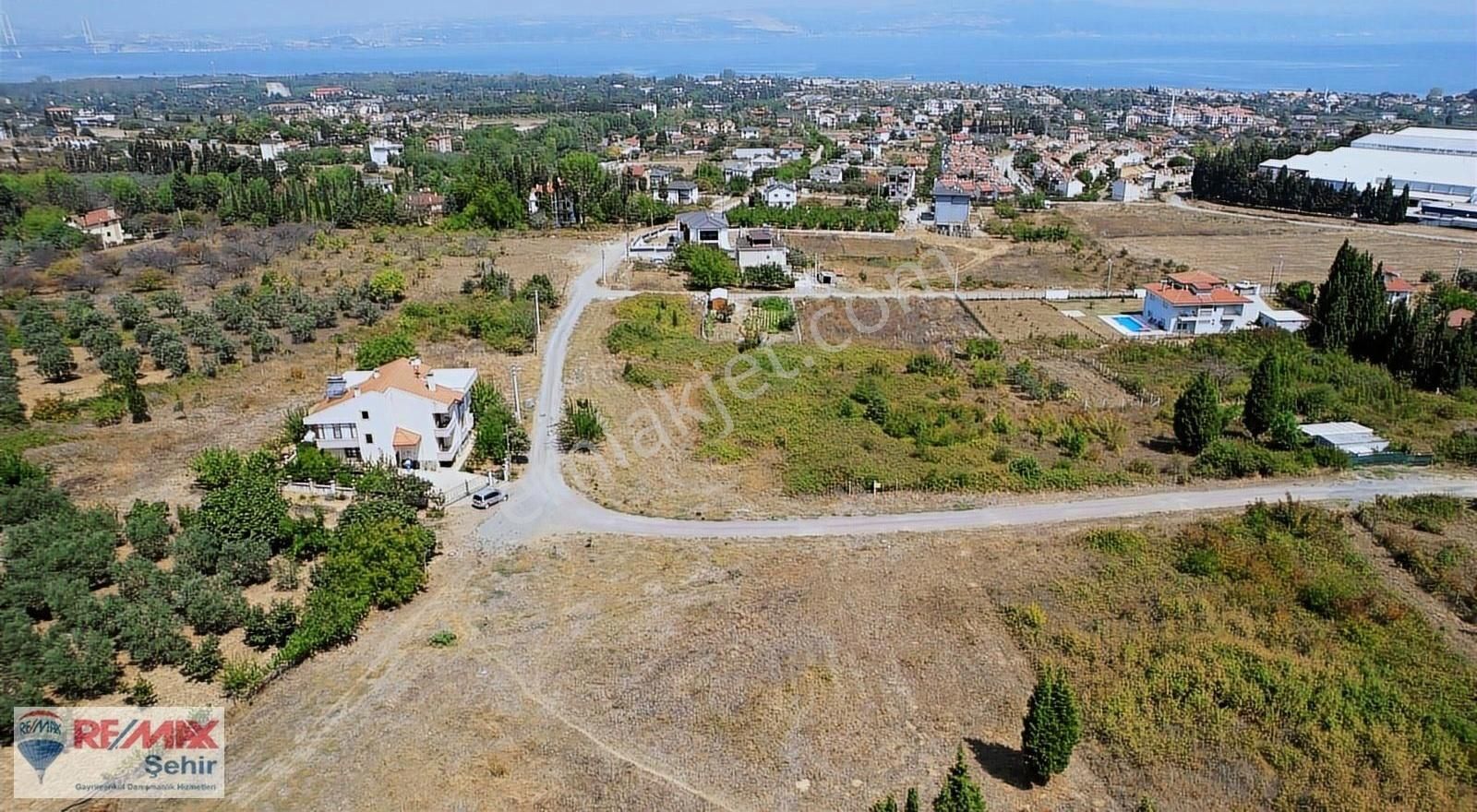 Altınova Kaytazdere Bld. (Merkez) Satılık Konut İmarlı Yalova Altınova Kaytazdere'de Satılık 3 Kat İmarlı 850 M² Arsa