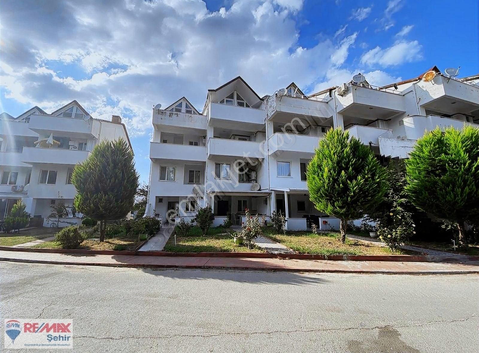 Çiftlikköy Kılıç Köyü (Yalova İzmit Karayolu) Satılık Daire Re/max Şehir Yalova'dan Aydınkentsitesinde Satılık Dubleks Daire