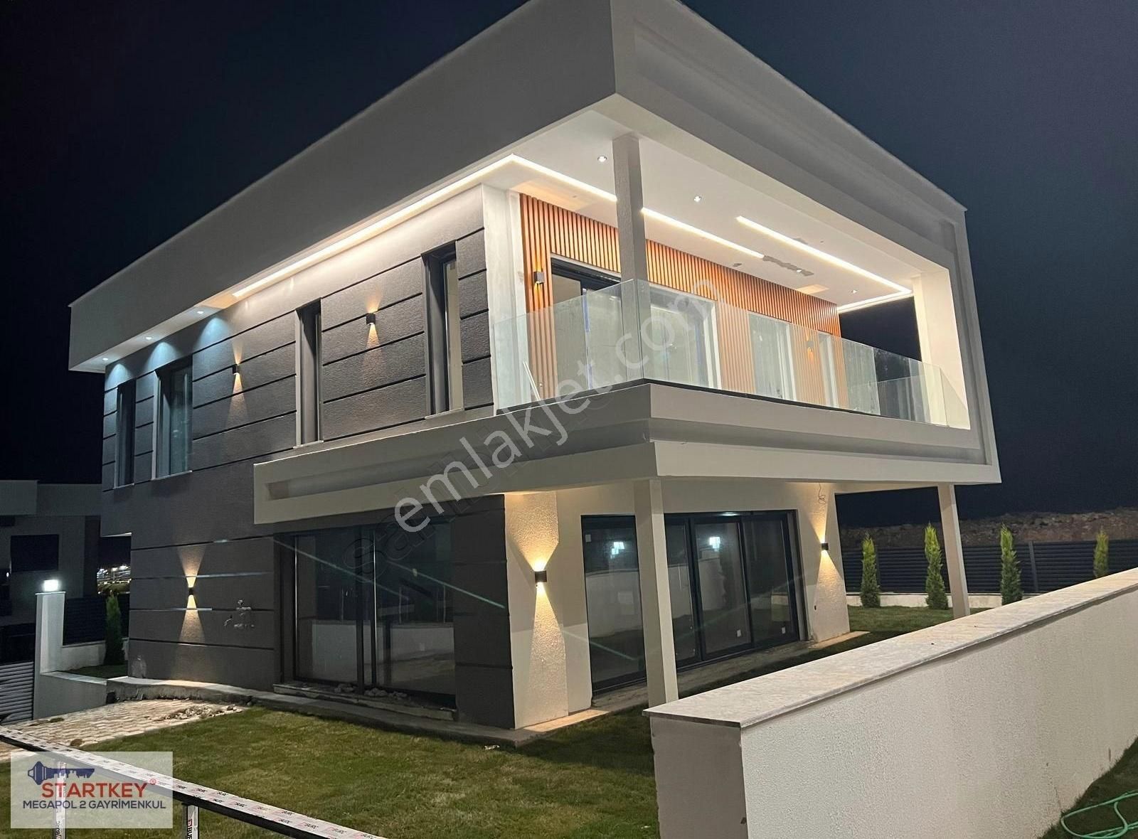 Menemen Villakent Satılık Villa Villakent'te Deniz Manzaralı 3+1 Satılık Villa