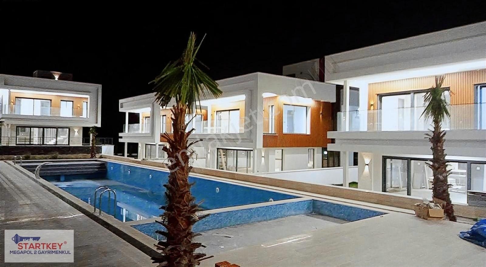 Menemen Villakent Satılık Villa Villakent'te Deniz Manzaralı, Geniş Bahçeli 3+1 Satılık Villa