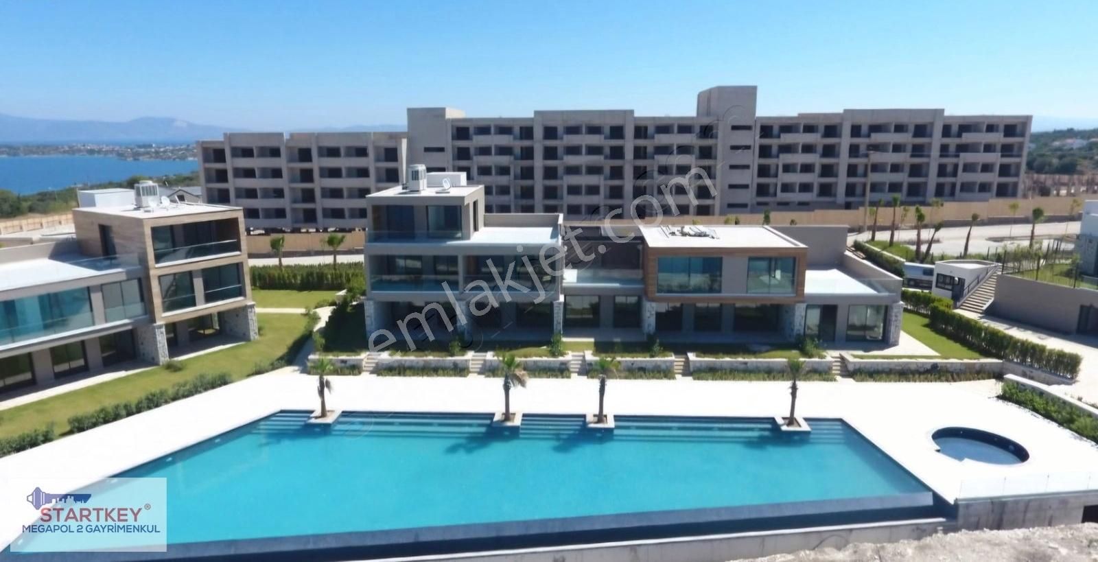 Çeşme Cumhuriyet Satılık Residence Çeşme Ayasaranda Invıctus Blue Point Sitesinde 1+1 Lüks Rezidans