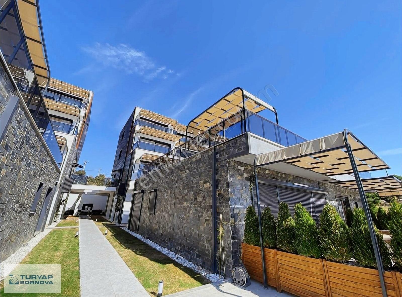 Çeşme 16 Eylül Satılık Residence Çeşme Ayasaranda'da Sakız Adası Manzaralı Satılık 1+1 Residence