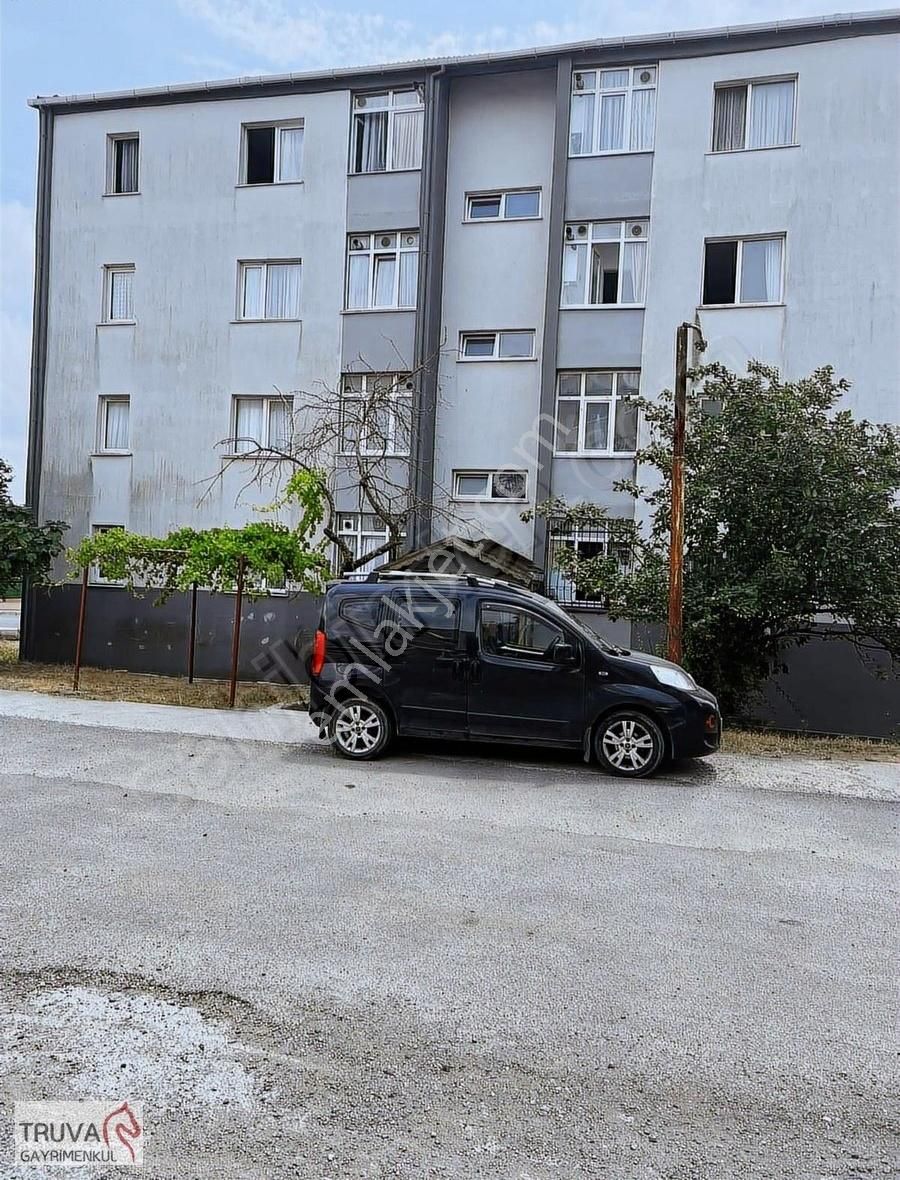 Pendik Yenişehir Satılık Daire Yenişehir Mah Göçmen Konutları 3997 Adada Ara Kat 75 M2 2+1