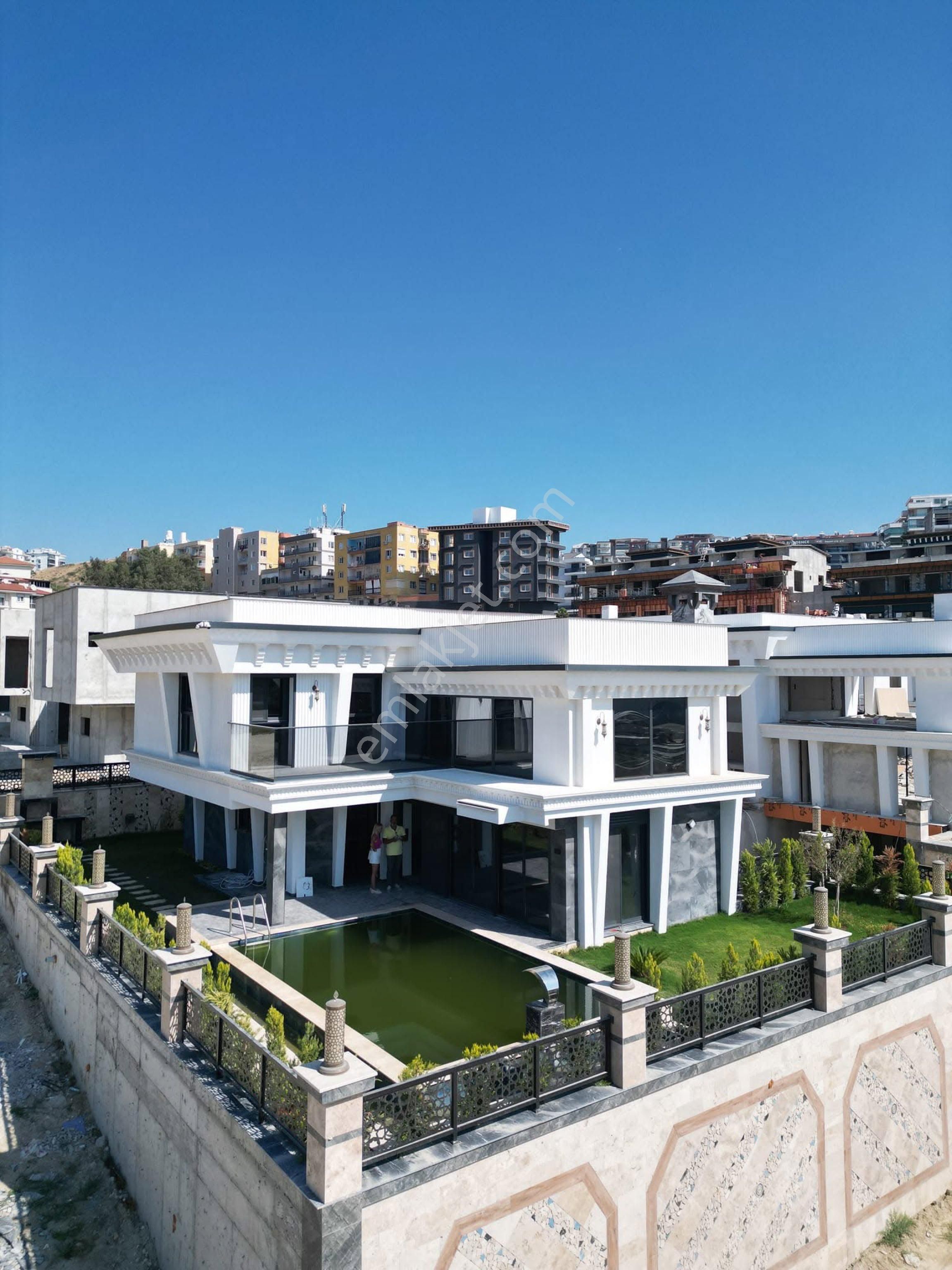 Aydın Kuşadası Site İçerisinde Satılık Villa Kuşadasında Modern Tasarlanmış Hayatınıza Renk Katıcak Villa