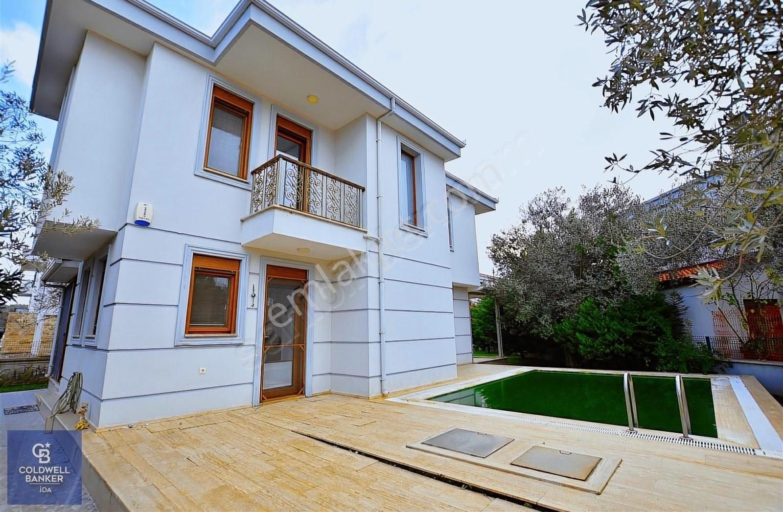 Balıkesir Ayvalık Site İçerisinde Satılık Villa Çamlık Laka Da Satılık Tam Müstakil Havuzlu Villa