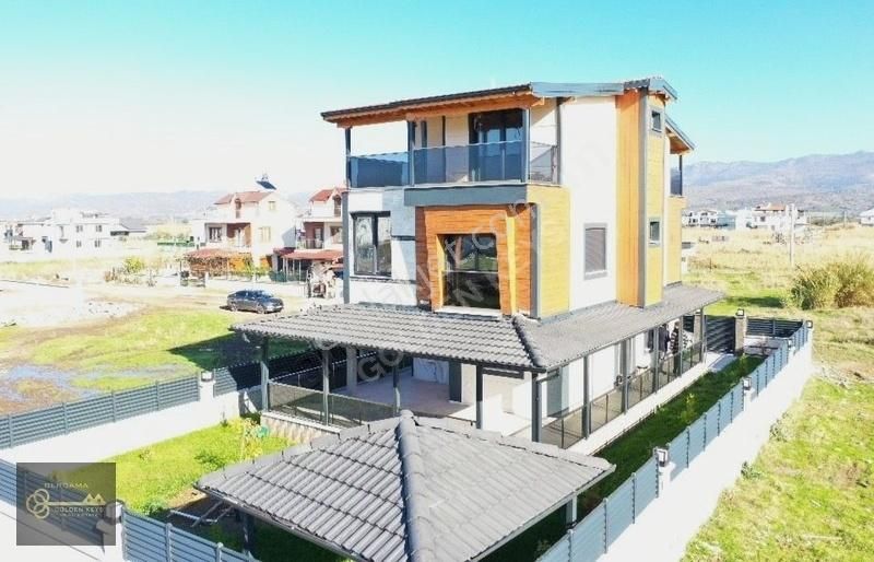 Dikili İsmetpaşa Satılık Villa Dikili İsmetpaşa'da Tam Müstakil 250 M2 Triplex Villa