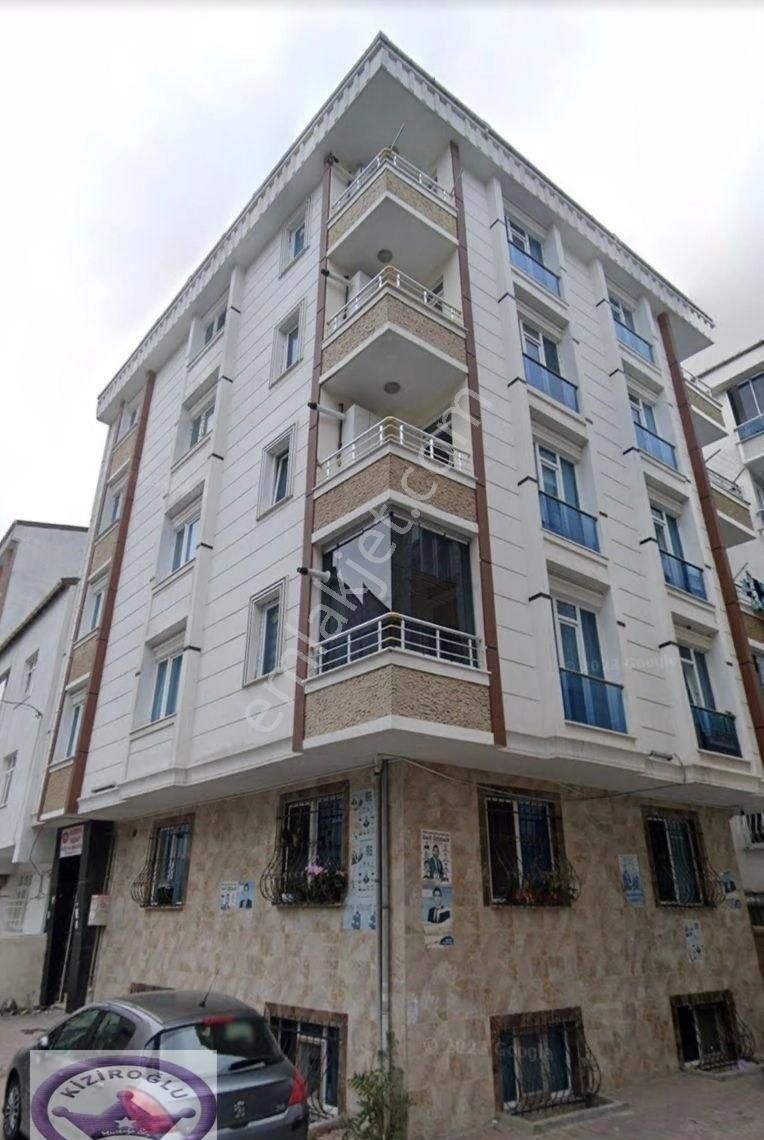 Esenyurt Pınar Kiralık Daire Esenyurt Pınar Mah Caddeye Yakın Deprem Yönetmelikli Balkonlu Köşebaşı Arakat 2+1