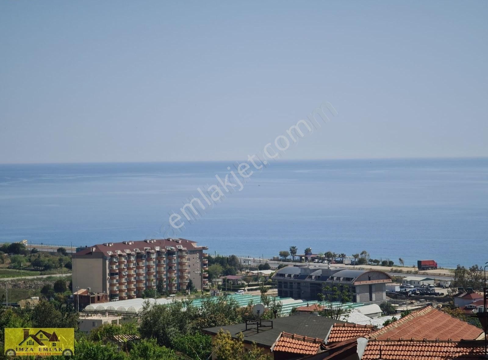 Alanya İshaklı Satılık Villa Alanya İshaklı Mah. Deniz Manzaralı 3 Katlı Bahçeli Özel Villa