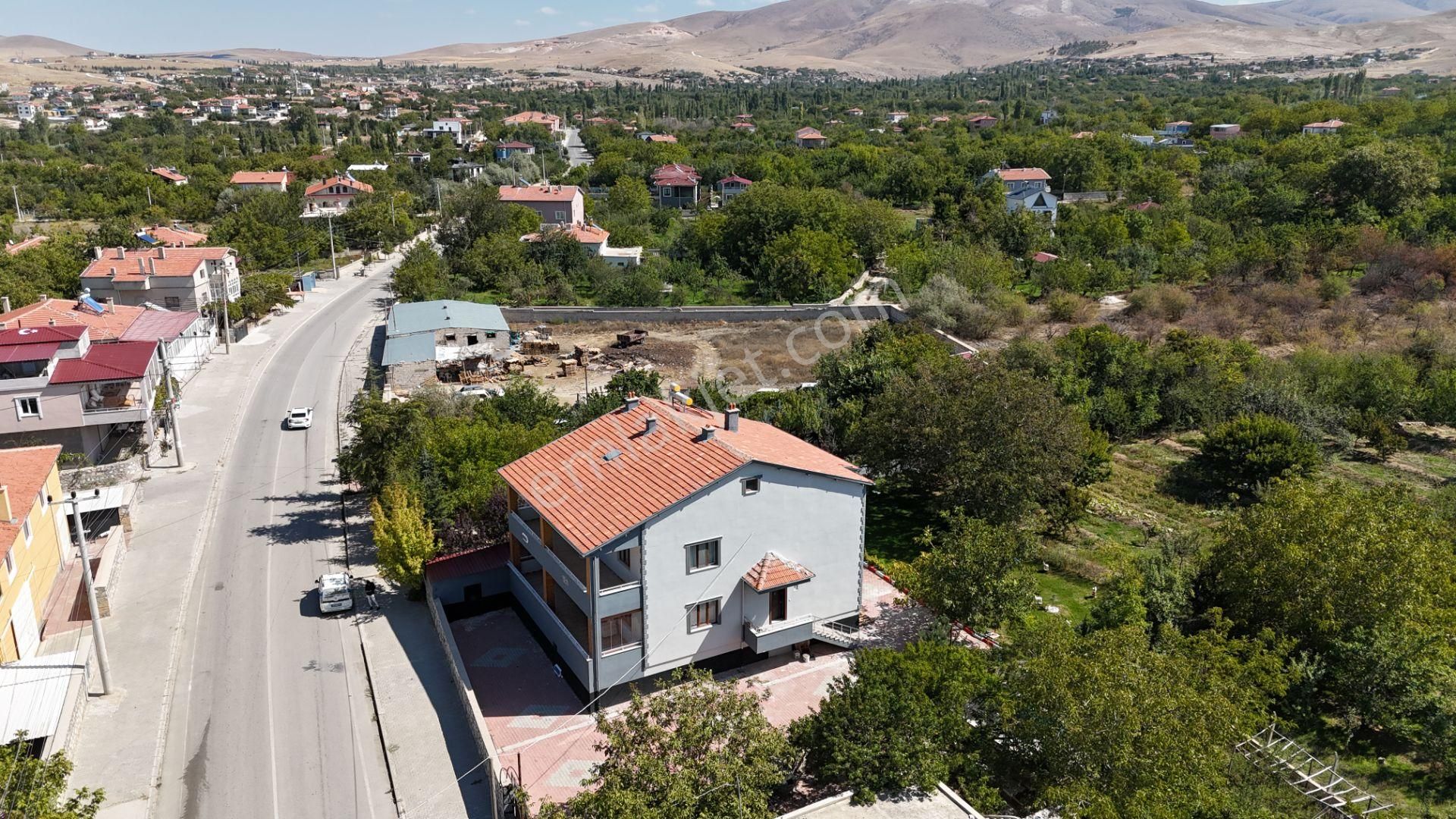 Niğde Merkez Gümüşler Bld. (Yeni Gümüş) Satılık Villa E.gökal !takaslı (daire-arsa)gümüşler Yeni Cad.üstü Dubleks!