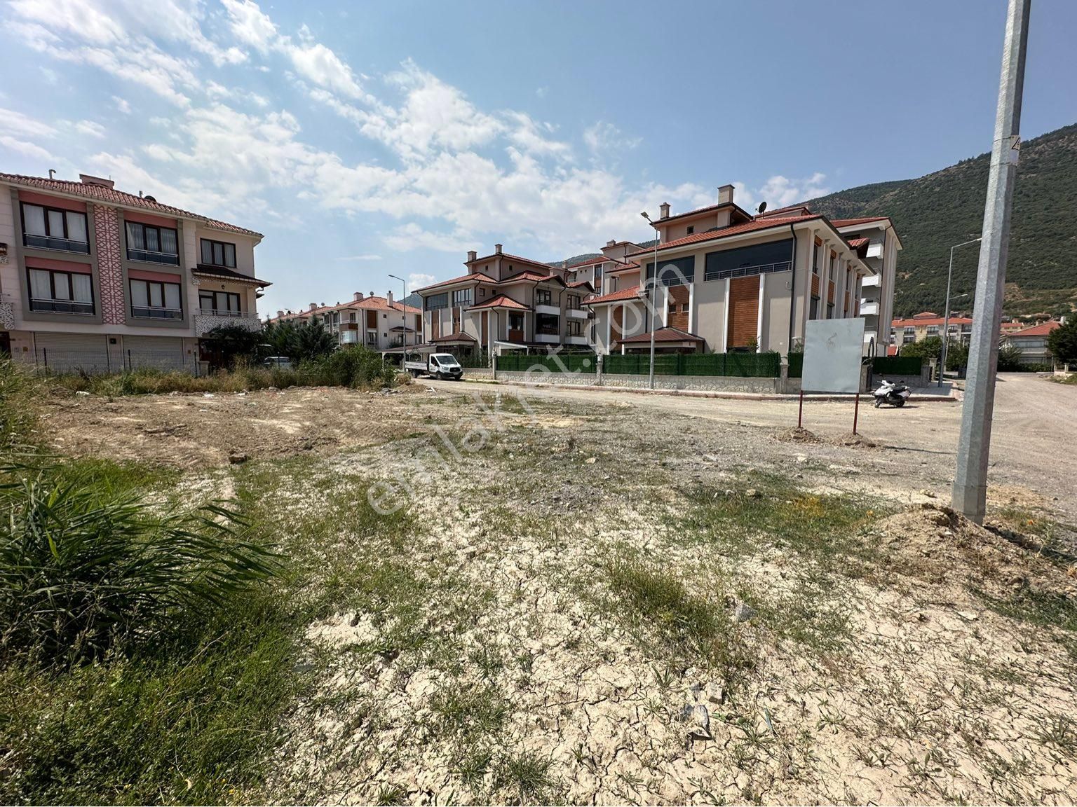 Akşehir Gazi Satılık Konut İmarlı A-k Emlaktan Gazi Mah Villalık 328 M2 Satılık Arsa