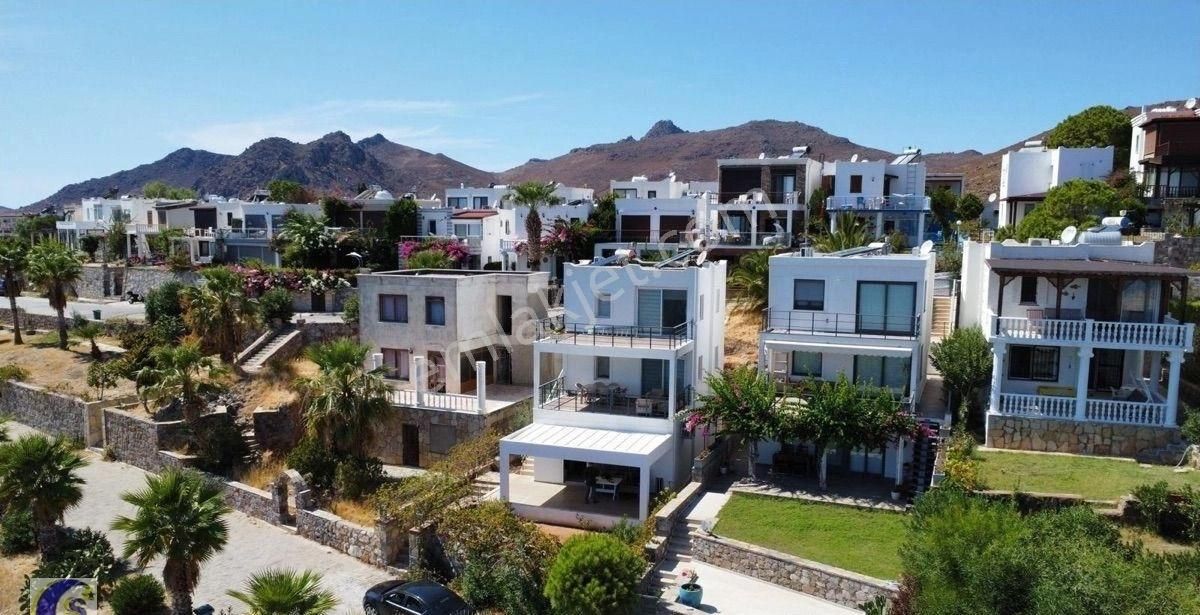 Bodrum Akyarlarda Asbat Bölgesinde 5+2 Denize Sıfır Tripleks Villa Satılık - Görsel 12