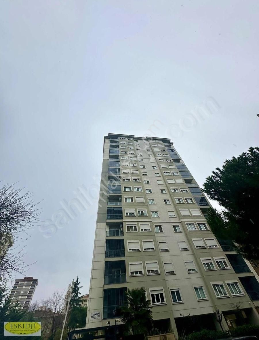 Kadıköy Göztepe Satılık Daire Eskidji-kerim Uçuk-göztepe Min.cad-3+1 K.otopark 2 Banyo+balkon