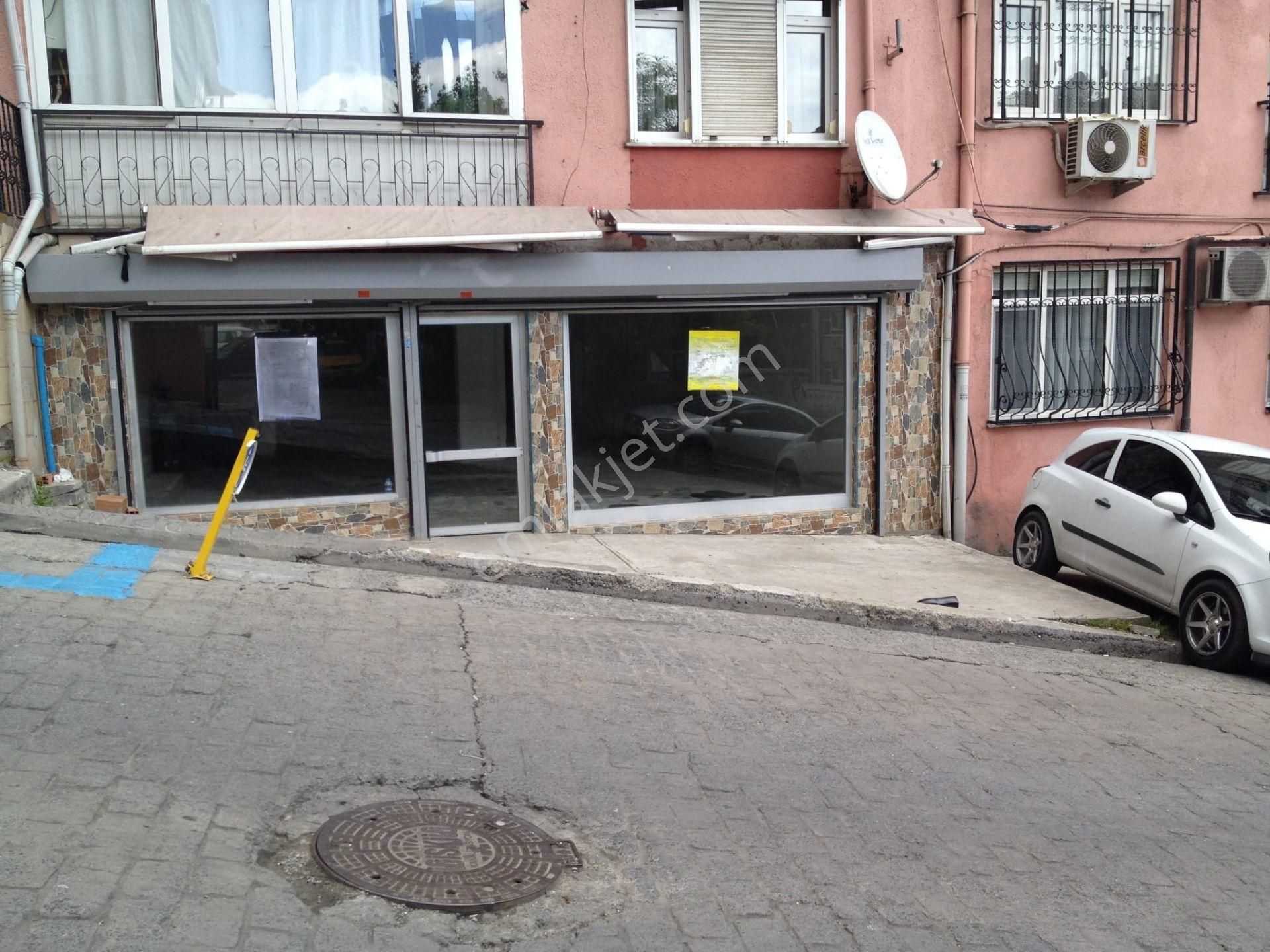 İstanbul Beyoğlu Kiralık Büro 2821 Rengarenk'ten Her İşe Uygun Düz Giriş İşyeri Ofis