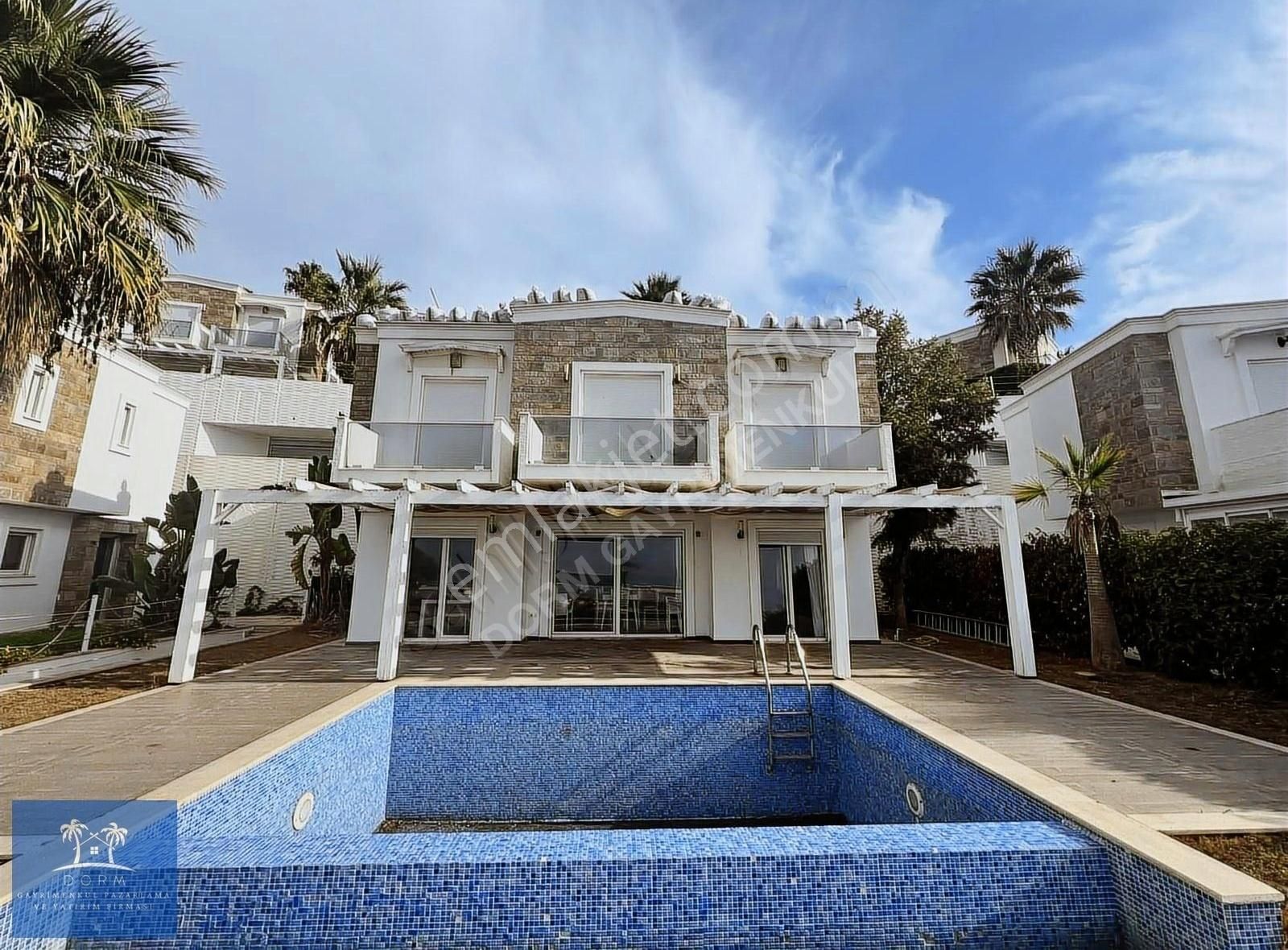 Muğla Bodrum Denize Sıfır Satılık Villa Denize 100 Metre, Deniz Manzaralı Villa