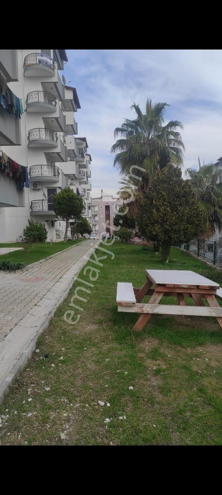 Kuşadası Kadınlar Denizi Satılık Daire Kuşadası Kadınlar Denizinde Havuzlu Doğalgazlı 3 Balkonlu Temiz Daire