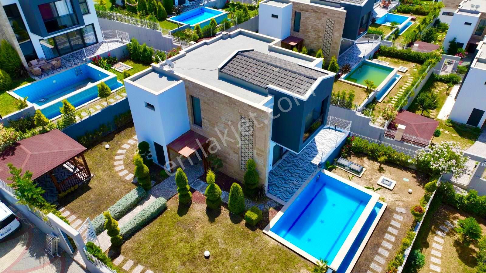 Kuşadası Soğucak Satılık Villa Kuşadası Soğucakta Deniz Manzaralı 4+1 Villa