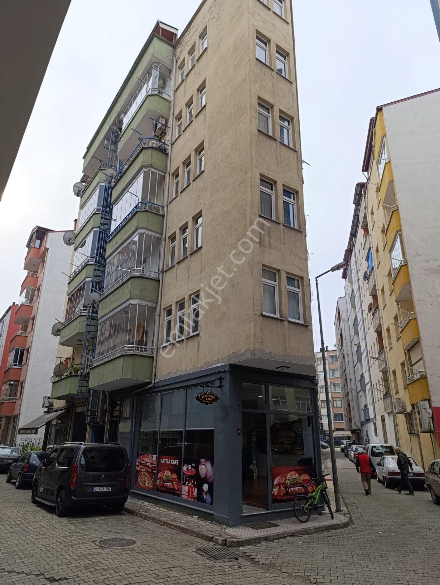 Vakfıkebir Kemaliye Satılık Daire Kemaliye'de 240 M2, Kaloriferli, Asansörlü, Çatı Katlı Daire