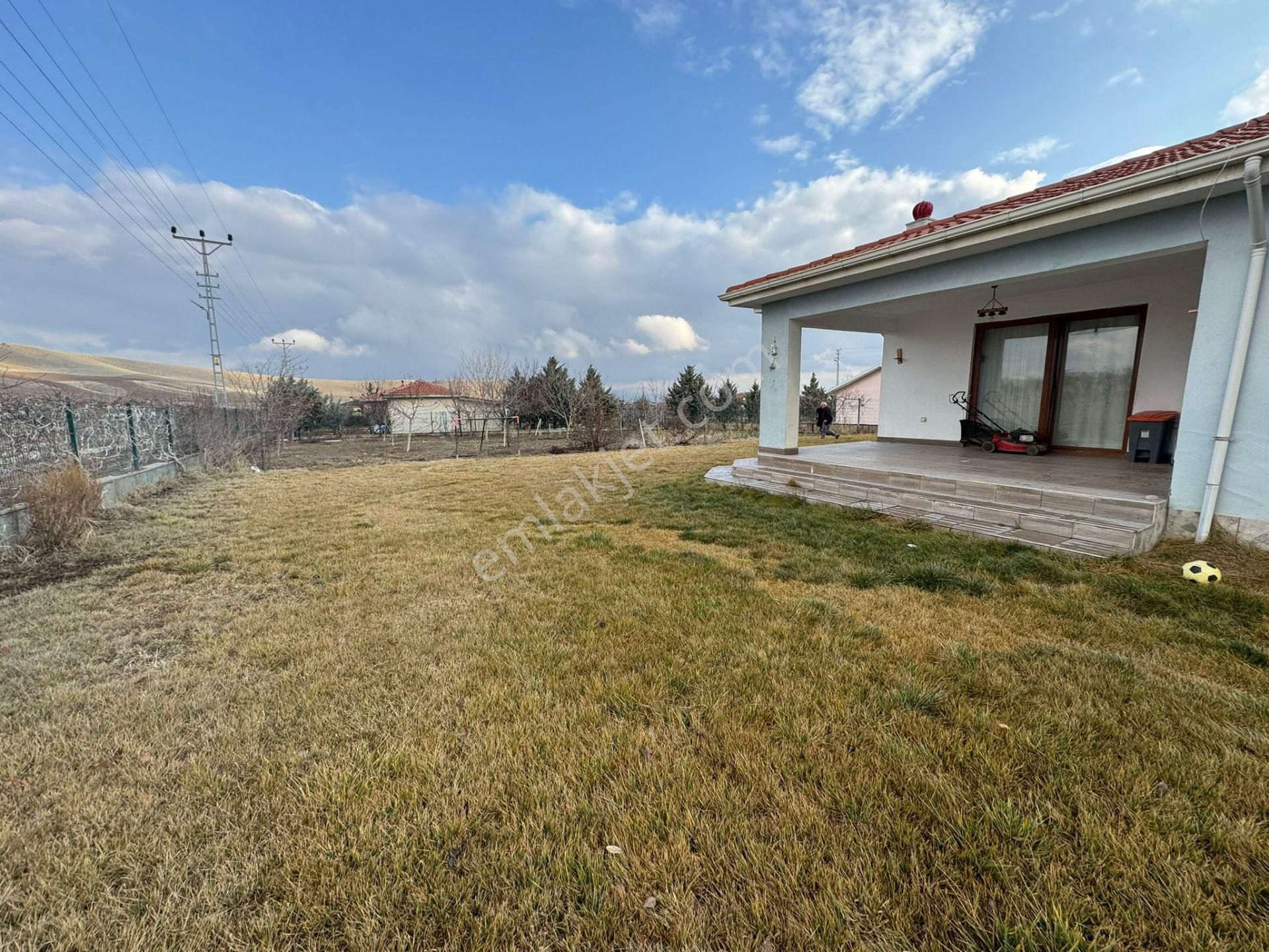 Bala Beynam Satılık Villa Yiğit'den İsnaklı 1000m2 Arsalı 3+1+2bny Lks Yapılı Villa