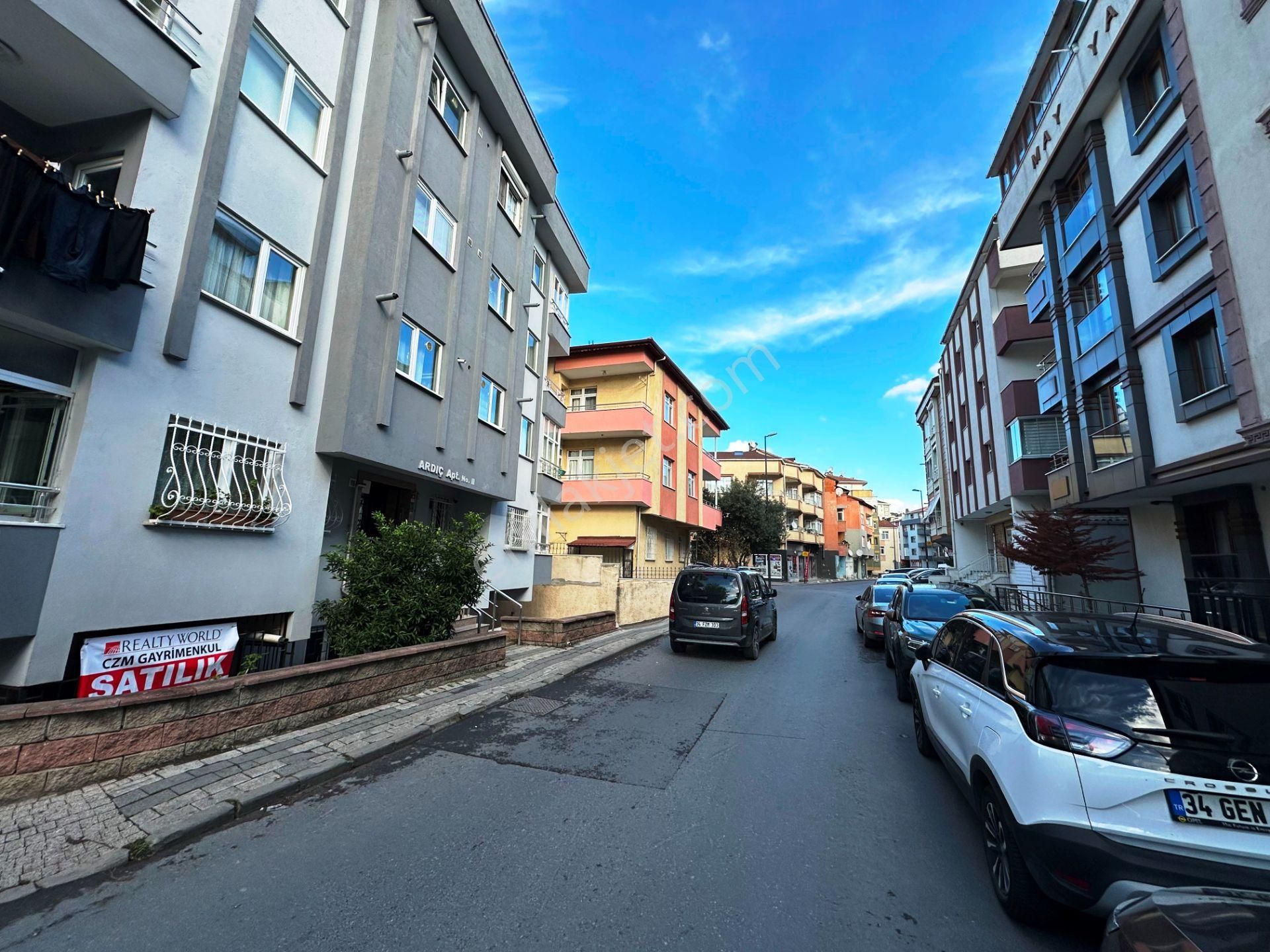 Üsküdar Cumhuriyet Satılık Daire Esatpaşa Caddesi Yakını 80m2 İskanlı Boş Masrafsız Satılık 2+1