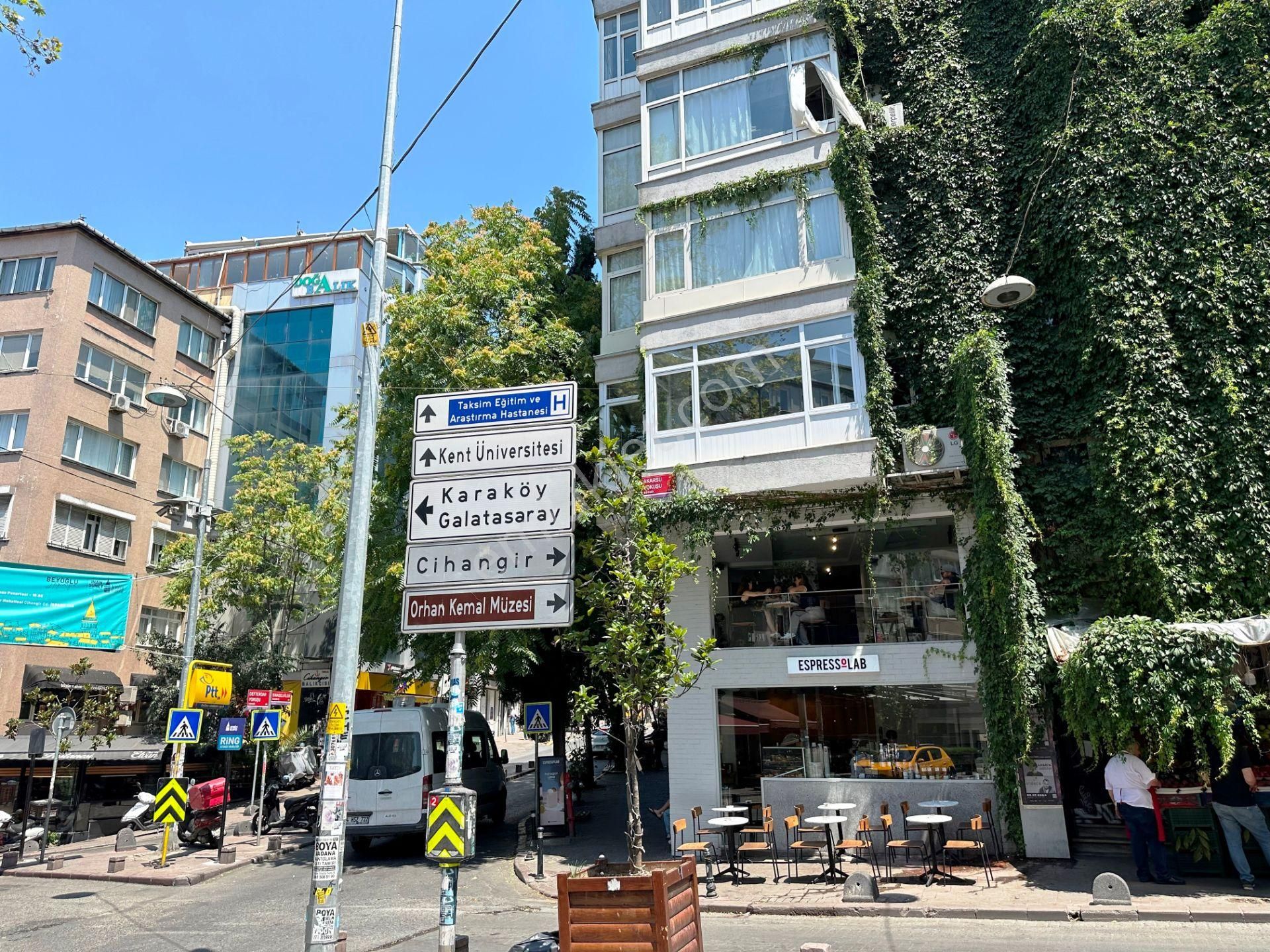 Beyoğlu Kılıçali Paşa Satılık Daire Cihangir'in Göbeğinde 2.kat İskanlı Ebeveynli 180m2 Satılık 3+1