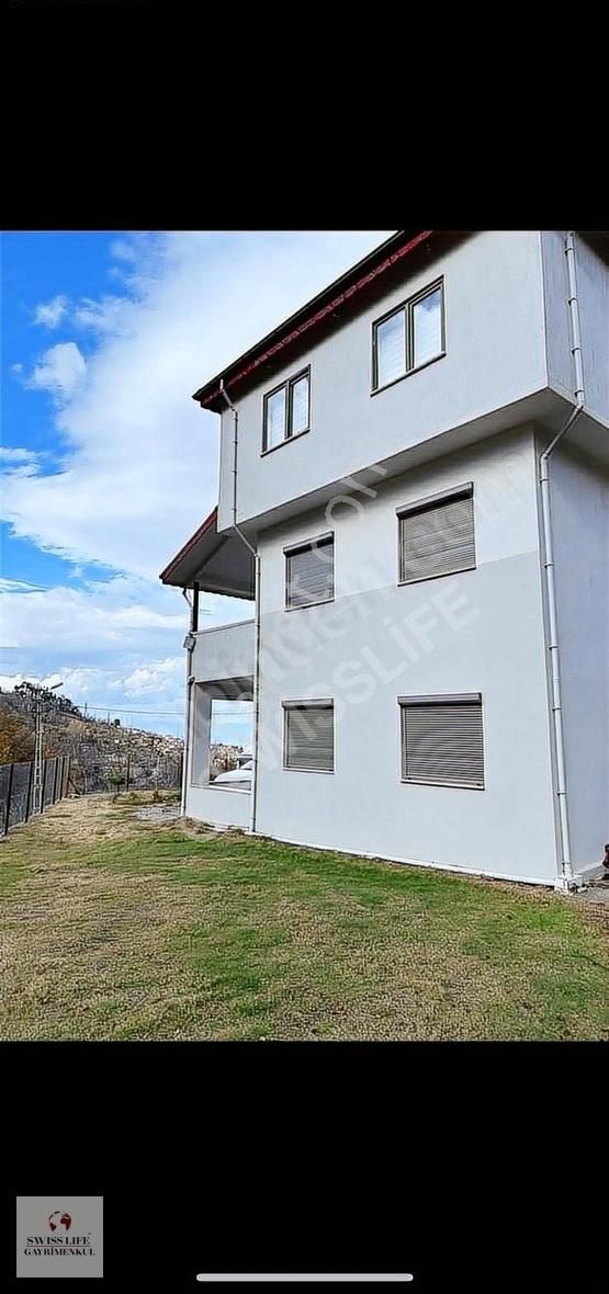 Babadağ Cumhuriyet Satılık Tarla Babadağ'da İçinde Villa Bulunan 828 M² Satılık Tarla