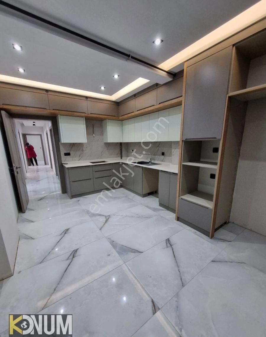 Şemiklerde Nazbayrak Bölgesi Cadde Üstü 3+1 Lüx 175 M2 Sıfır Daire