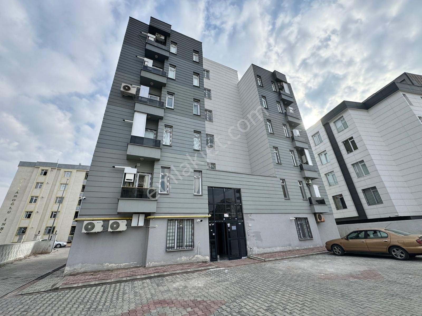 Karaköprü Batıkent Satılık Daire Salih Aslandan Kiracısı İçinde Ara Kat 1+1 Ultra Lüks Daire