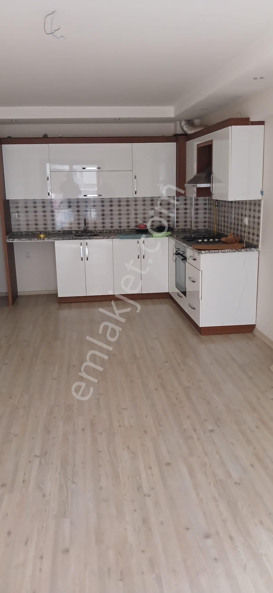 Menemen İsmet İnönü Kiralık Daire Menemen İsmet İnönü'de Yeni Doğalgazlı Ferah Kiralık 2+1 Daire..