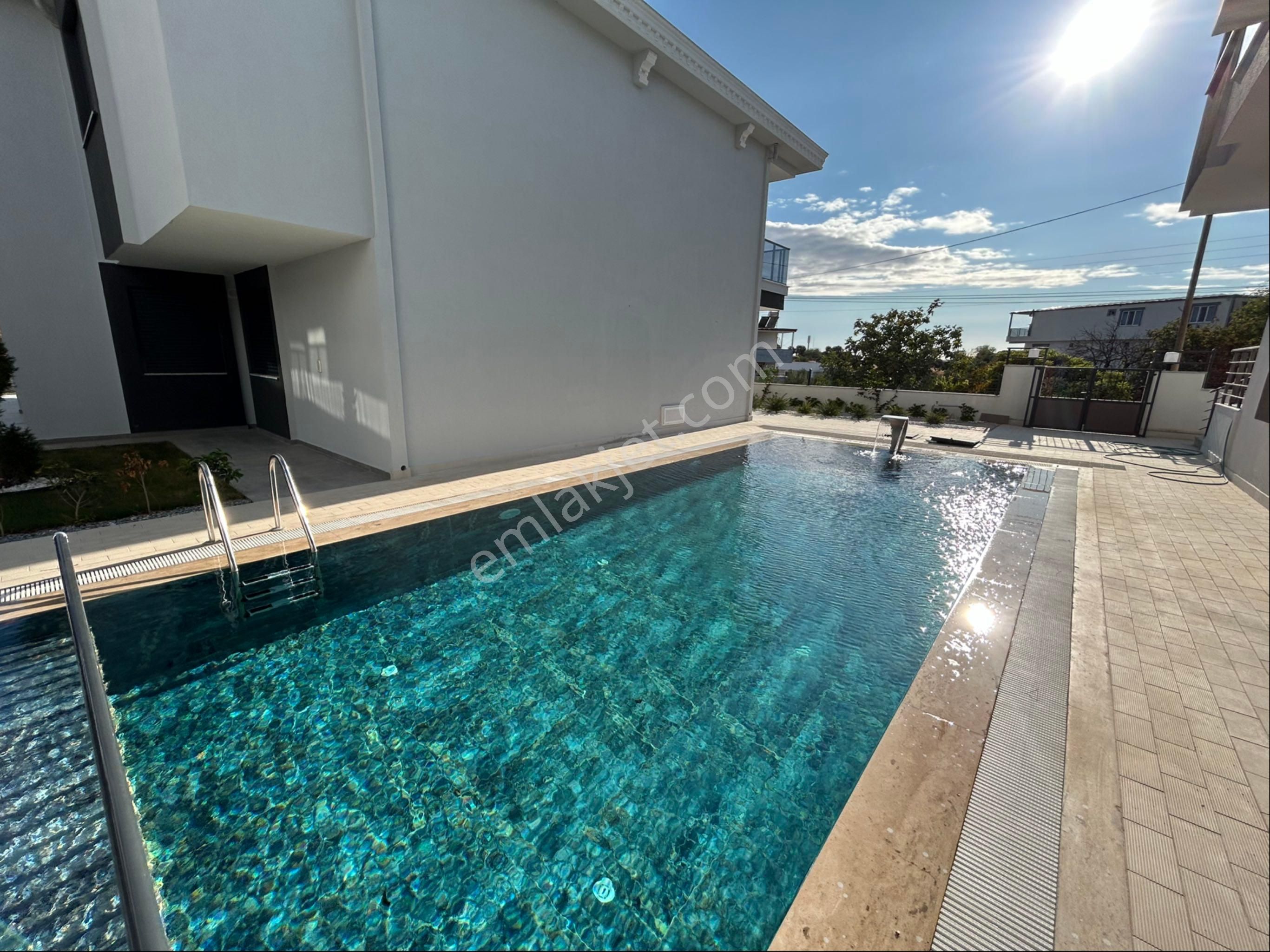 Didimde Havuzlu Sitede 3+1 Villa - Görsel 9