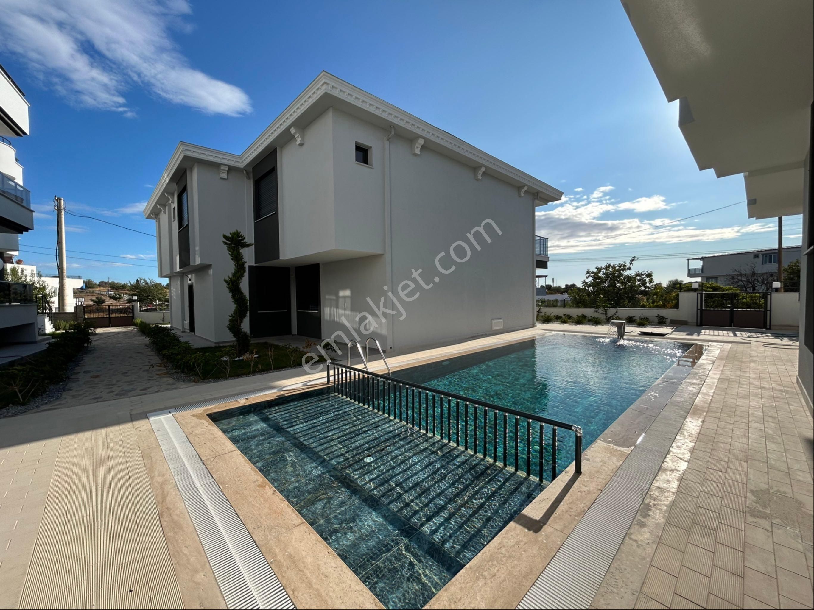 Didimde Havuzlu Sitede 3+1 Villa - Görsel 12