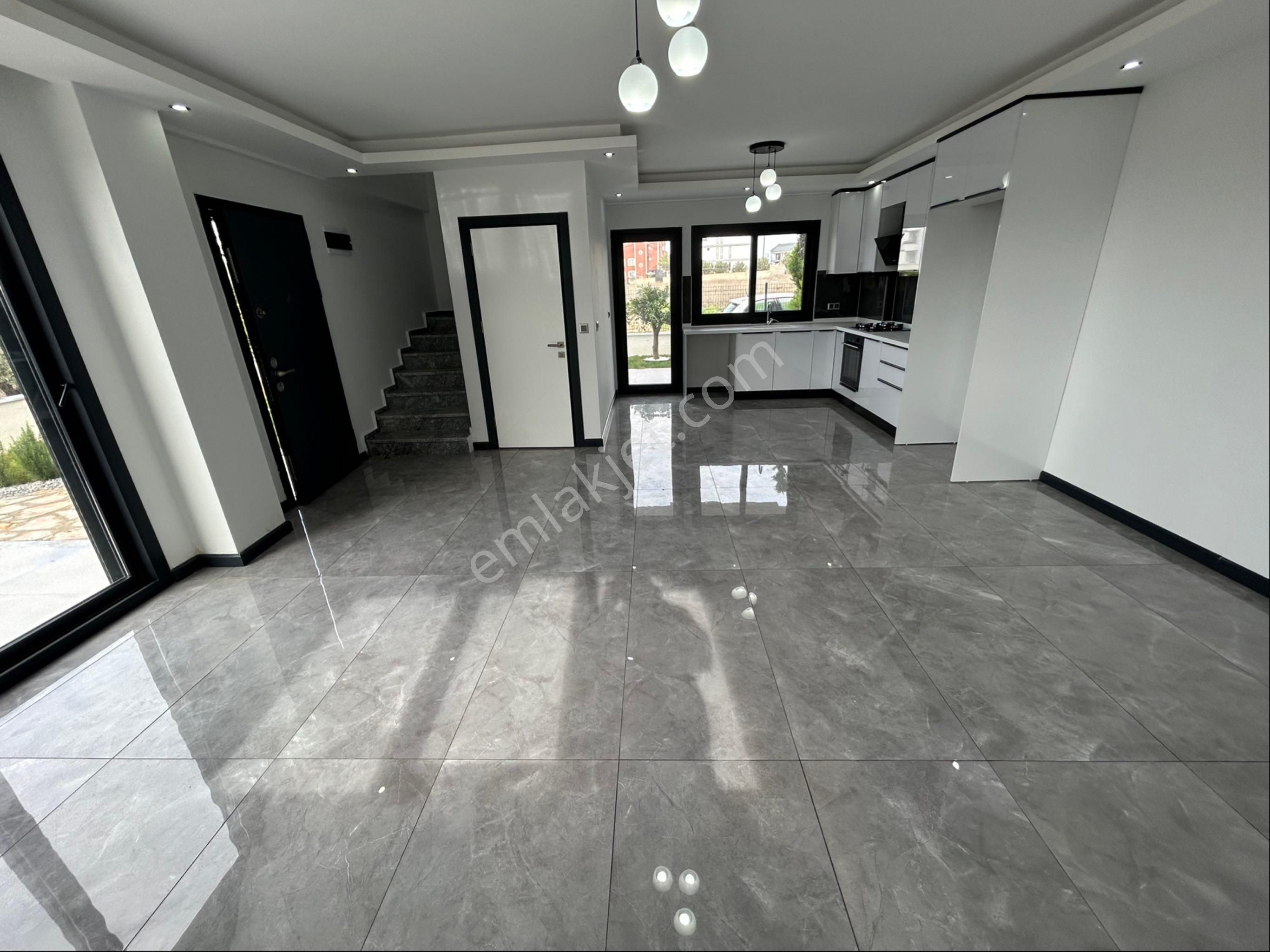 Didimde Havuzlu Sitede 3+1 Villa - Görsel 17