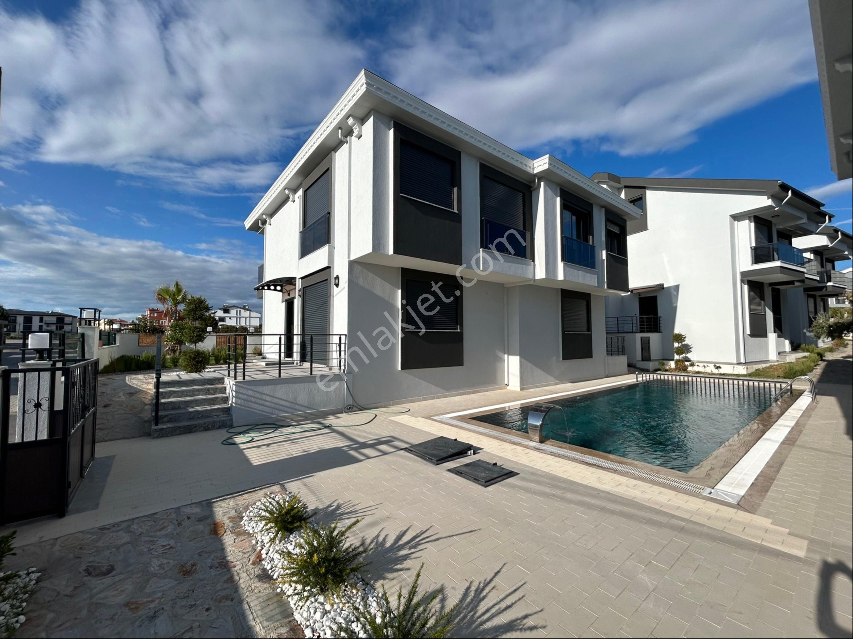 Didimde Havuzlu Sitede 3+1 Villa - Görsel 11