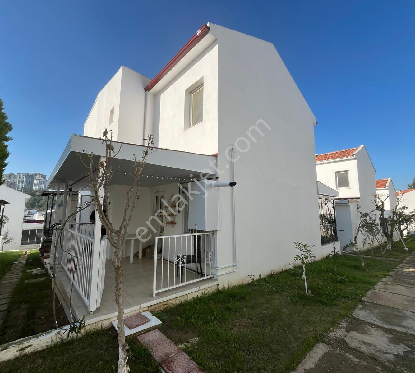 Kuşadası Yavansu Satılık Villa Kuşadası Yavansu Mevkiinde Köşe Konum 3+1 Villa