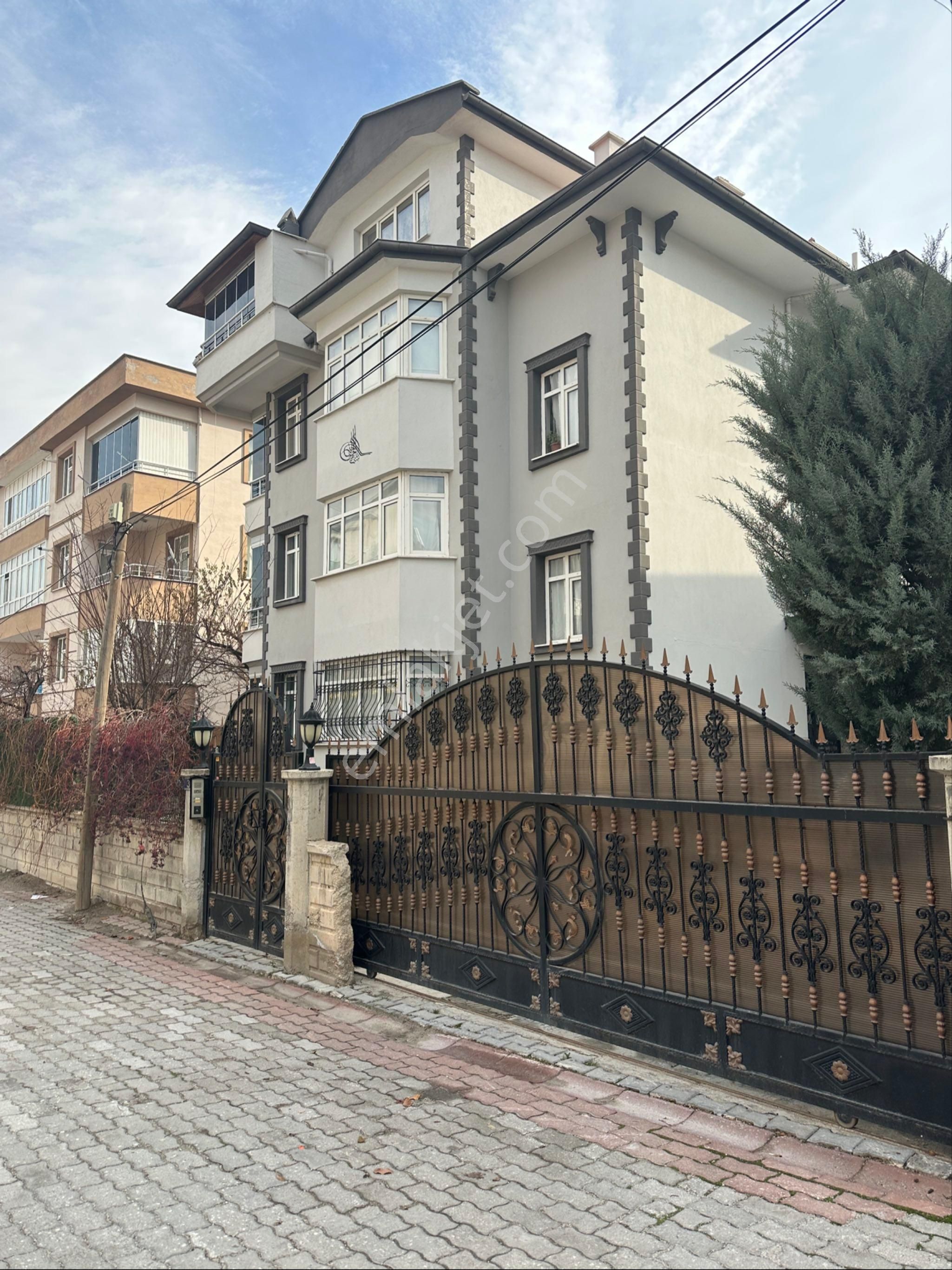 Selçuklu Akşemsettin Satılık Bina Selçuklu Konya Akşemsettin Mh De Komple Satılık Bina(acil)