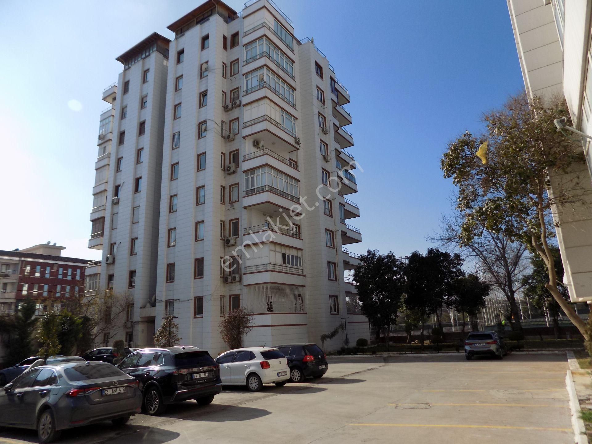 Haliliye Hamidiye Satılık Daire Yenişehir Necmeddin Cevheri Bulvarı Hamidiye Mah. Balak Sitesi C Blok 4. Kat 260 M2 Daire 4+1