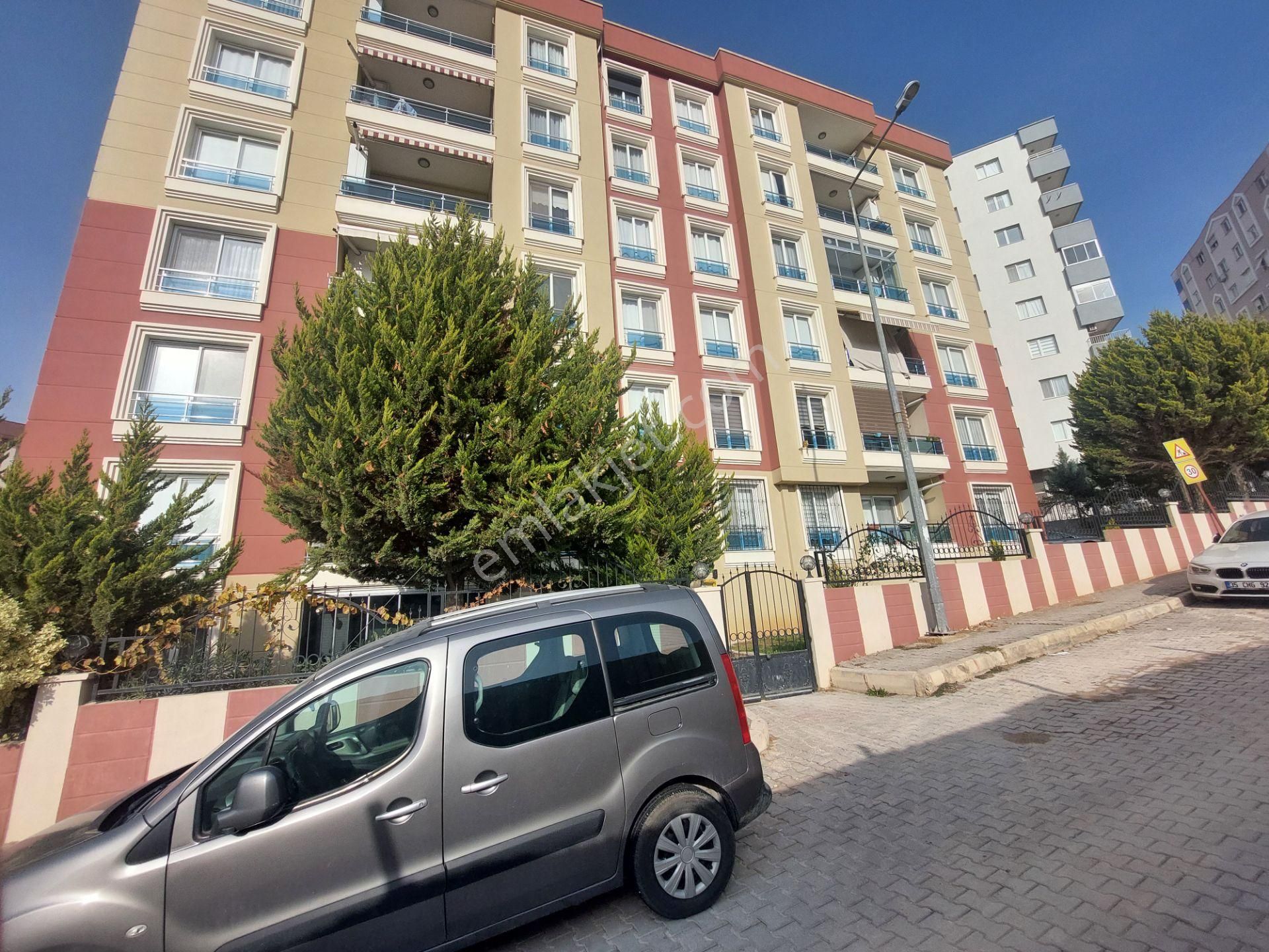 Buca Yıldız Kiralık Daire Buca Yıldız Mahallesinde Site İçi Doğalgazlı Klimalı 130m2 3+1