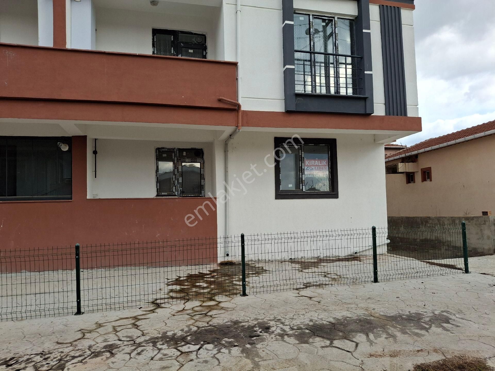 Muratlı Kazım Dirik Turan Kiralık Daire T.dağ Muratlı Kazımdirik Mah.de ( 2+1 ) Aydınlık Odaları Geniş Ferah Sıfır Daire Kiralıktır.