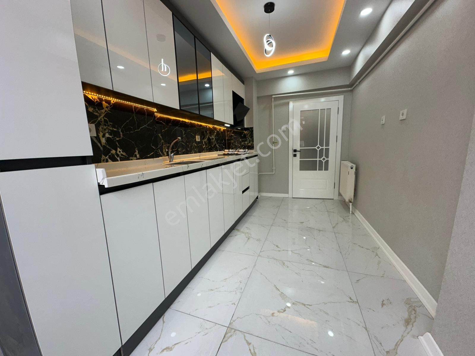 Sincan İstasyon Satılık Daire İstasyon Mh'de 3+1 115m² Full Yapılı Ara Katta Daire