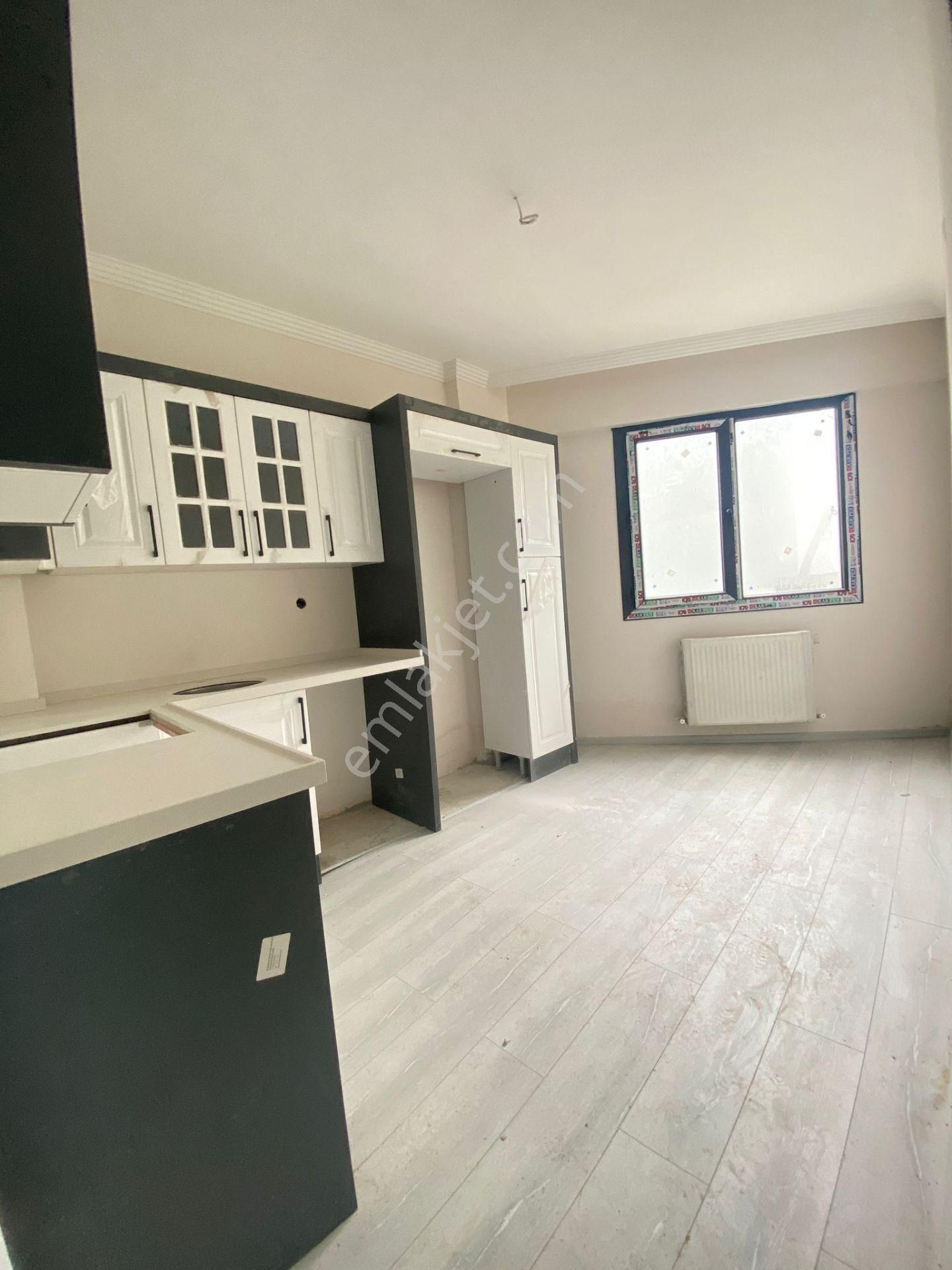 Yunusemre Muradiye Satılık Daire Muradiye Mahallesi 🏡 ✅2+1 80 M2 5 Katlının Zemin Katı ❇️ Açık Mutfak ❇️kombi Dogalgazlı