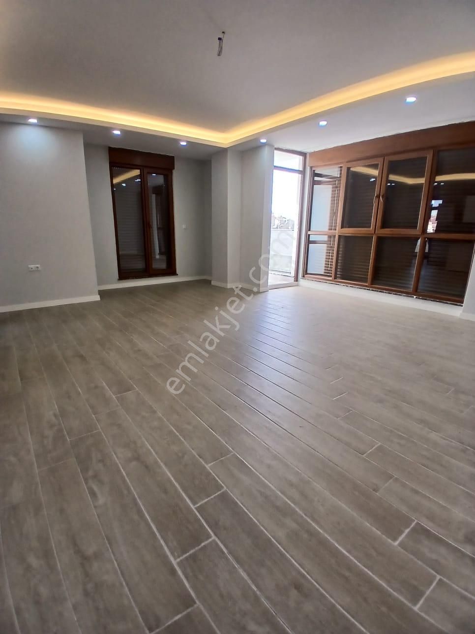 Tepebaşı Ertuğrulgazi Satılık Daire Ertuğrulgazi Mahallesinde Satılık 3 Katlı 4+1 Triblex Villa