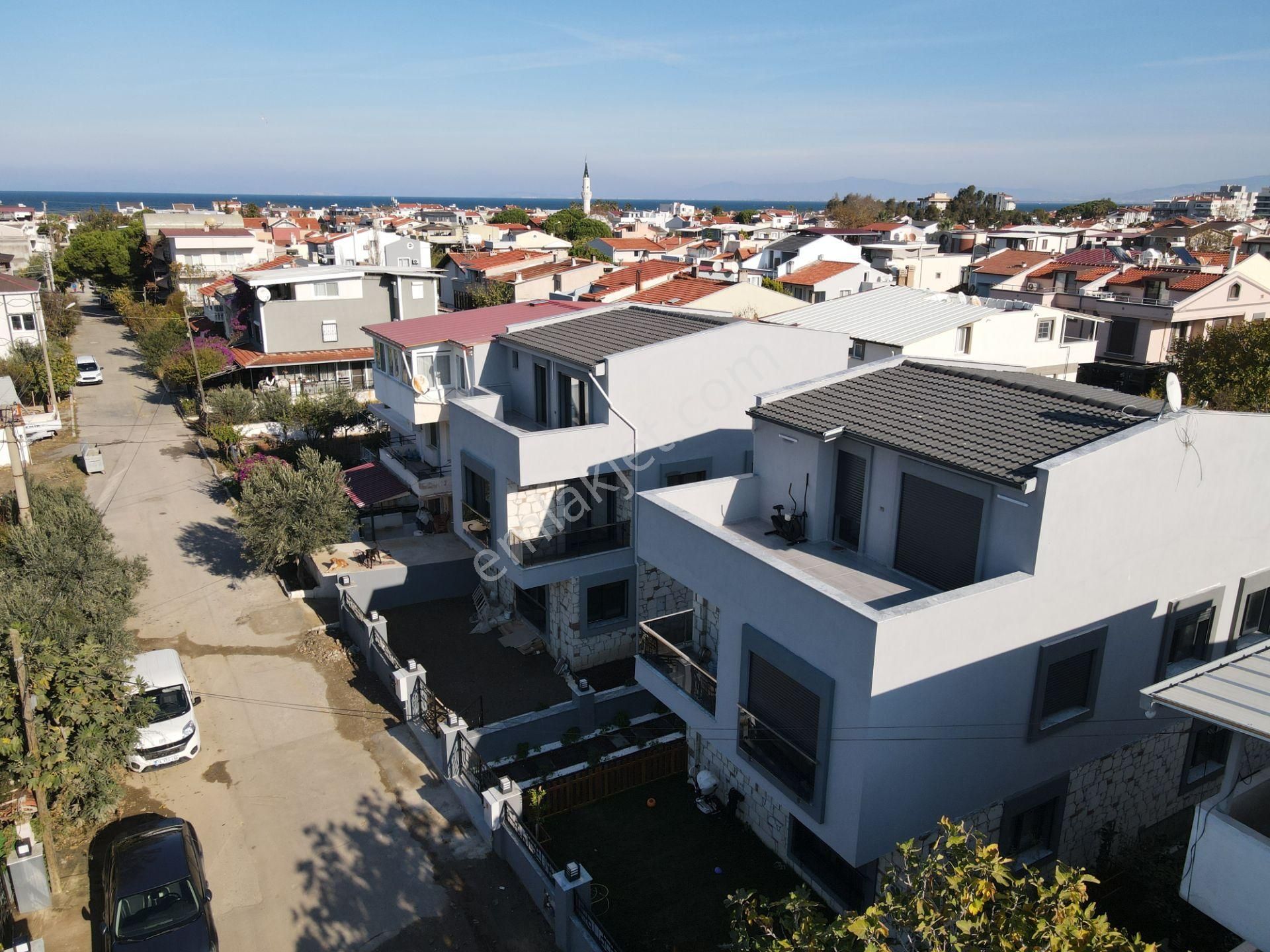 İzmir Urla Bahçeli Satılık Villa Çamlıçayda 3+1 Triplex Akıllı Ev Lüks Dizayn Son Villa