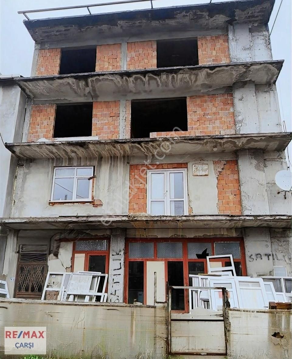 Gölcük Çiftlik Satılık Bina Remax Çarşı'dan Gölcük'te Komple Ticari Bina Satılık