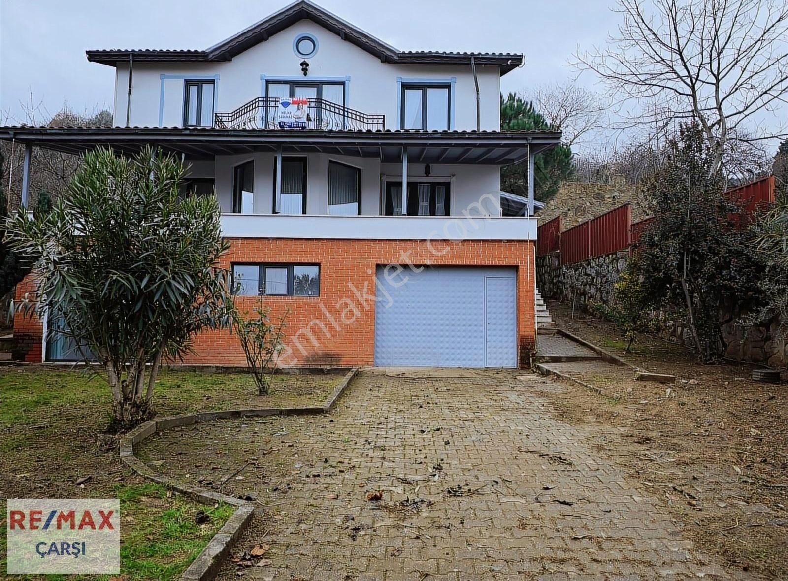 Gölcük Örcün Satılık Villa Remax Çarşı'dan Gölcük Örcün Mah'de 7+2 Satılık Villa