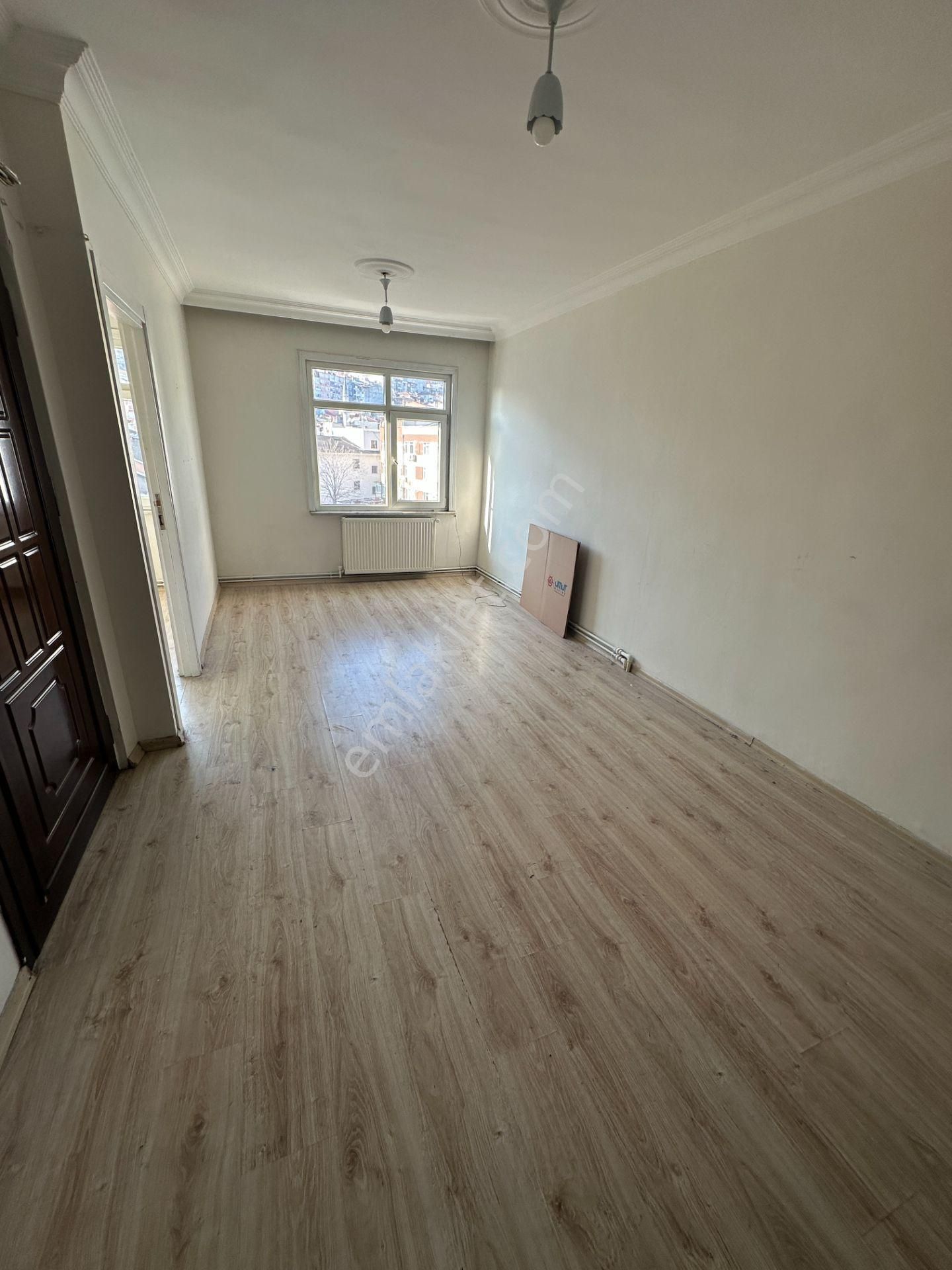 Beyoğlu Camiikebir Denize Yakın Kiralık Daire 2684 Rengarenk Ten Ana Cadde Üzeri 5. Kat 2+1 80m2 Merkezi Konum