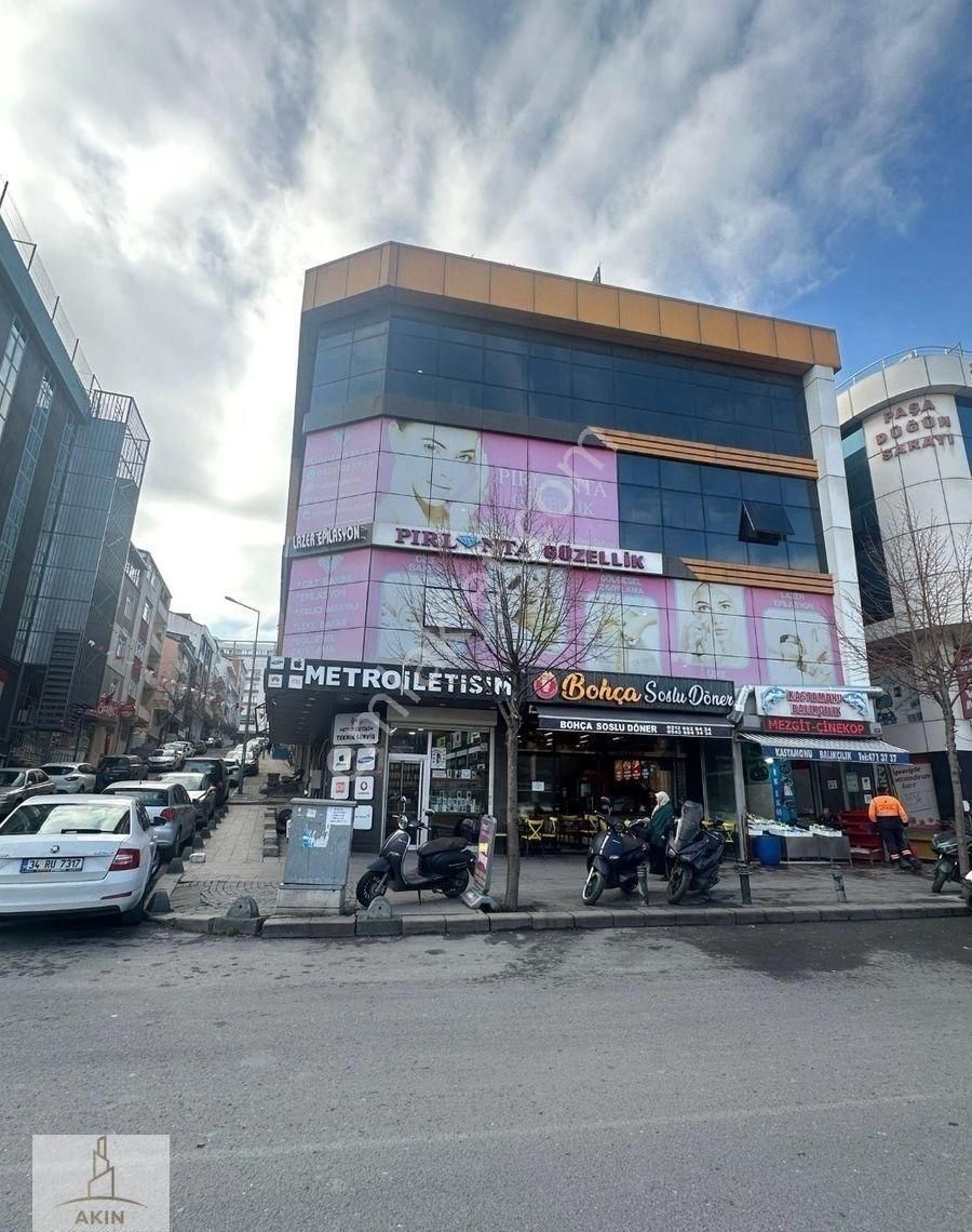 İstanbul Küçükçekmece Satılık Dükkan & Mağaza Küçükçekmece İnönü Mh Plaza İçinde Ana Cadde Üstünde 80m2 Geniş Satılık Dükkan