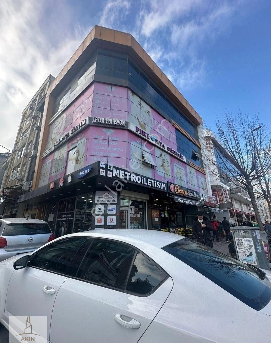Küçükçekmece İnönü Mh Plaza İçinde Ana Cadde Üstünde 80m2 Geniş Acil Satılık Dükkan - Görsel 5