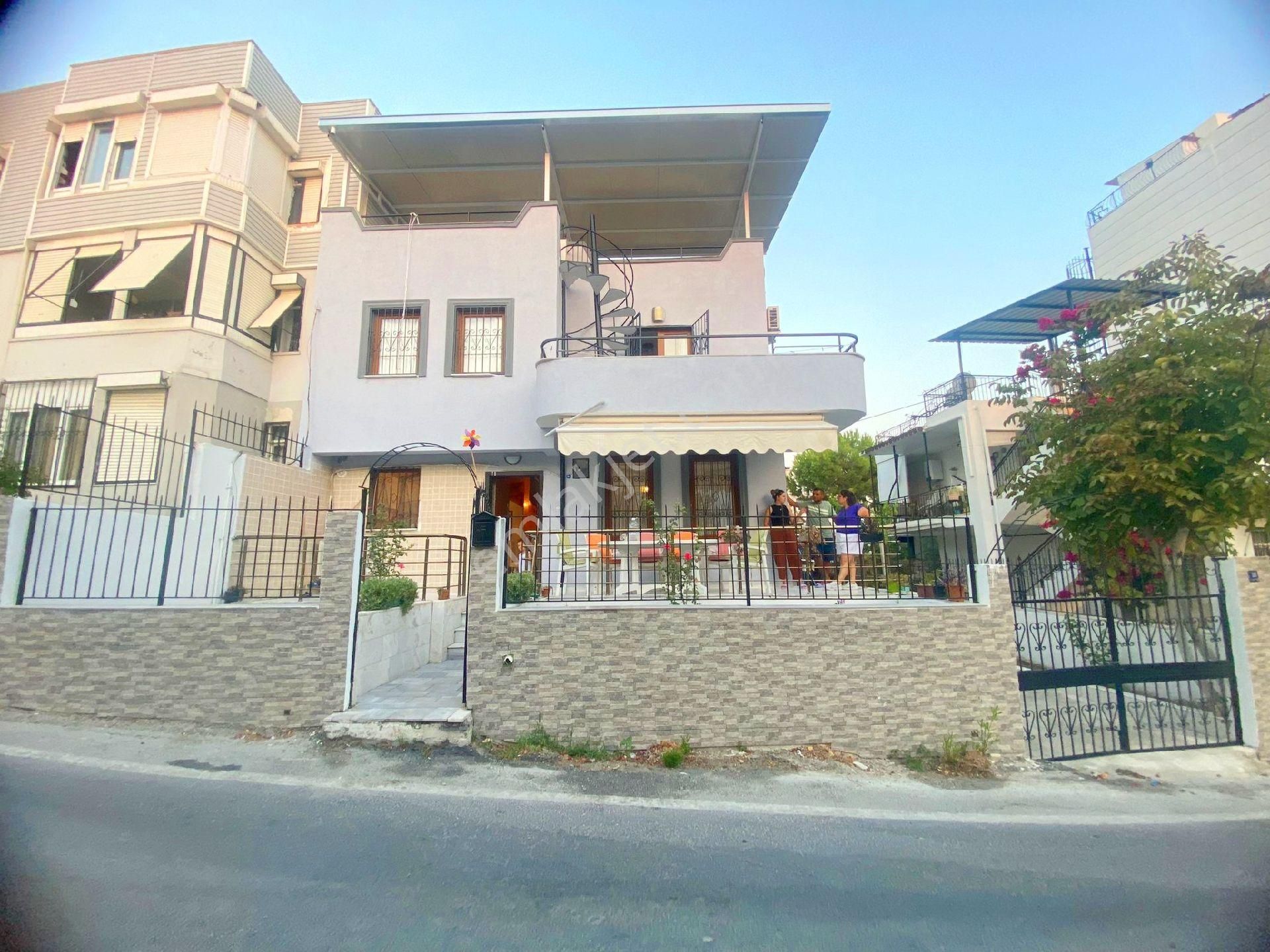 Kuşadası Türkmen Satılık Villa Kuşadası Merkez Yola Cepheli Otoparklı Villa