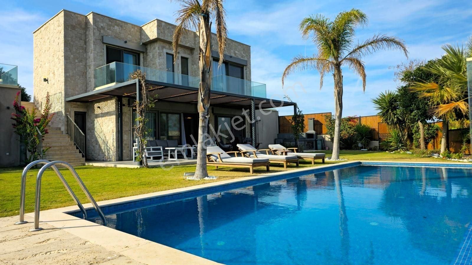 Bodrum Gümüşlük Satılık Villa Denize Sıfır Ve Manzara Özel Plaj