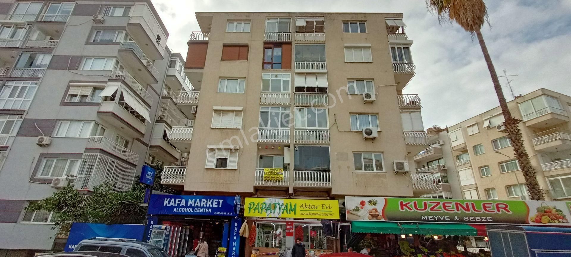 Karşıyaka Bostanlı Satılık Daire Bostanlı'da Boş Ve İzbana 30 M. Önü Açık Doğalgazlı Daire