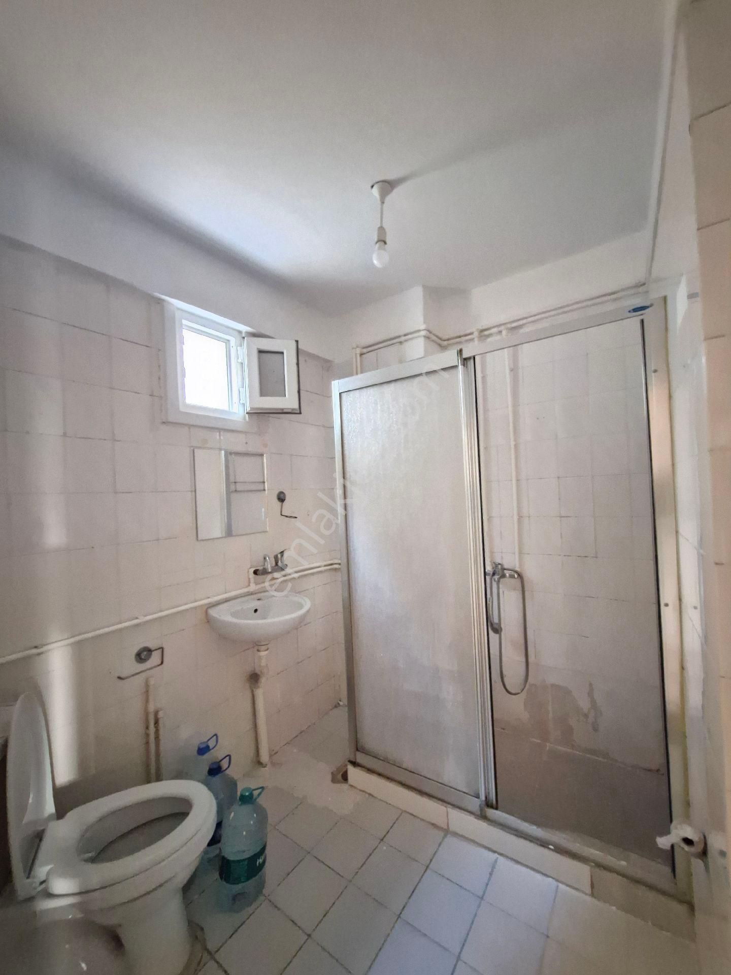 Küçükçekmece Yeşilova Kiralık Daire Adress'ten Yeşilova Mah. Kiralık Balkonlu Ve Bahçeli 60 M2 1+1 Yüksek Giriş